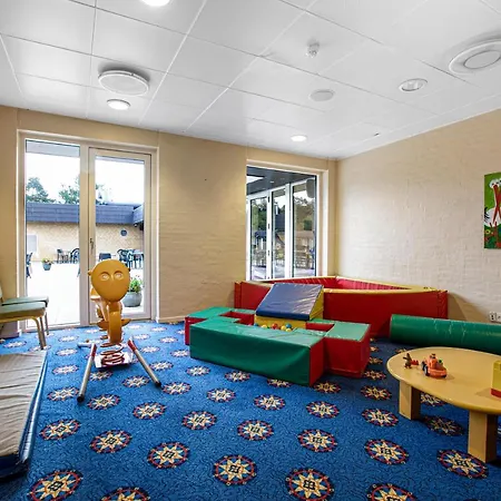 Hotel/ Marina *