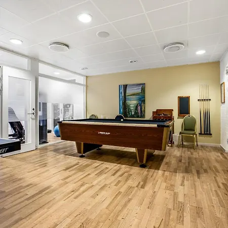 Hotel/ Marina *