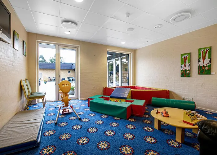 Hotel/ Marina *