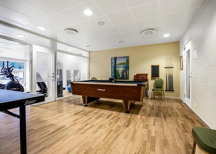 Hotel/ Marina *